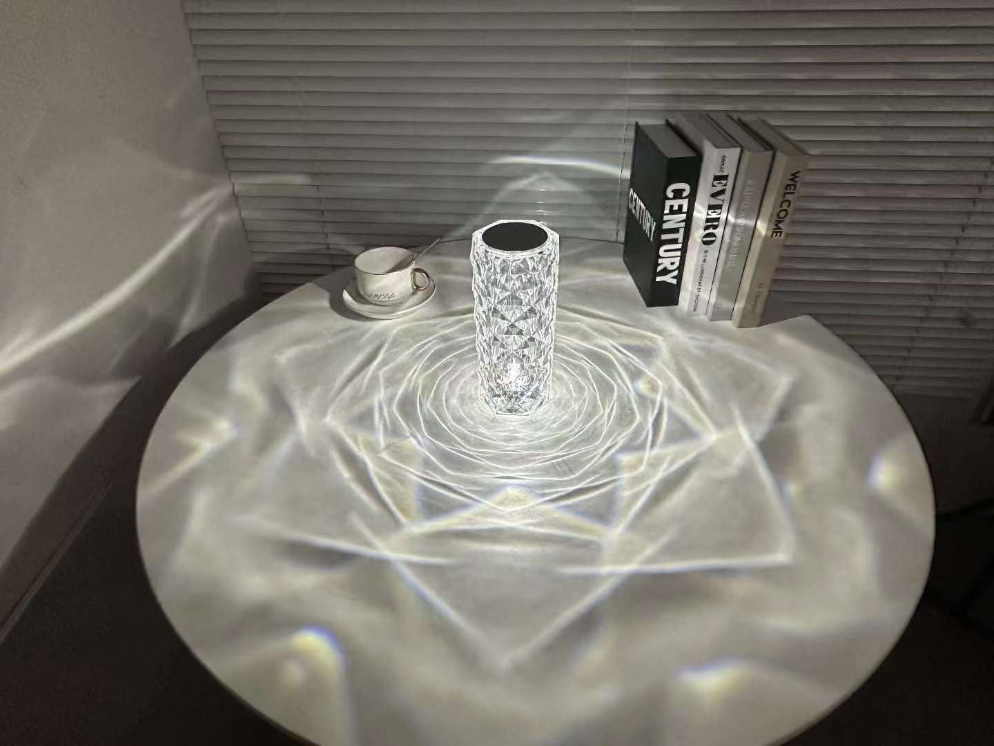 Kristalna RGB LED lampa